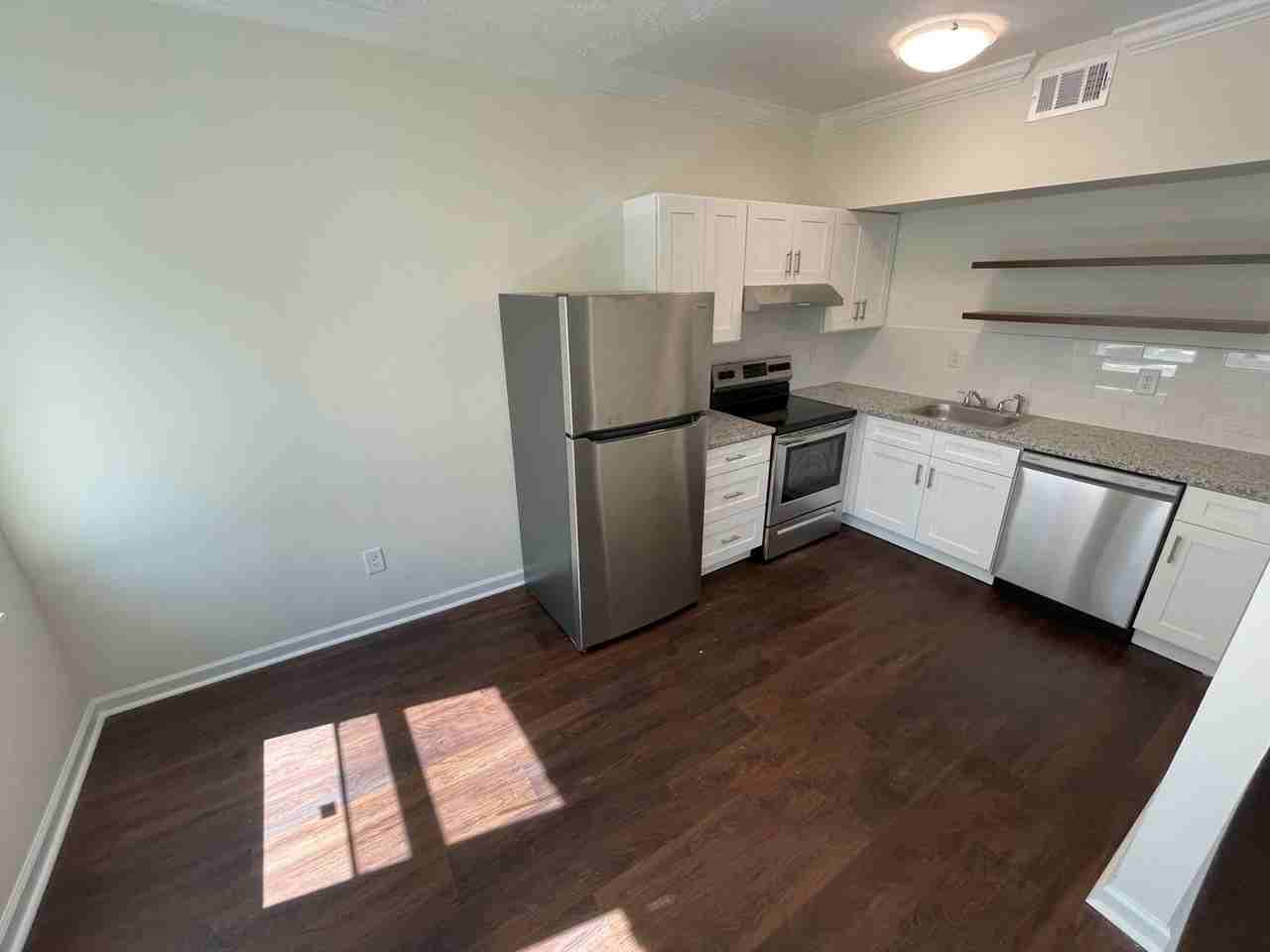 386 Parkway Apartments - Photo 3 of 13