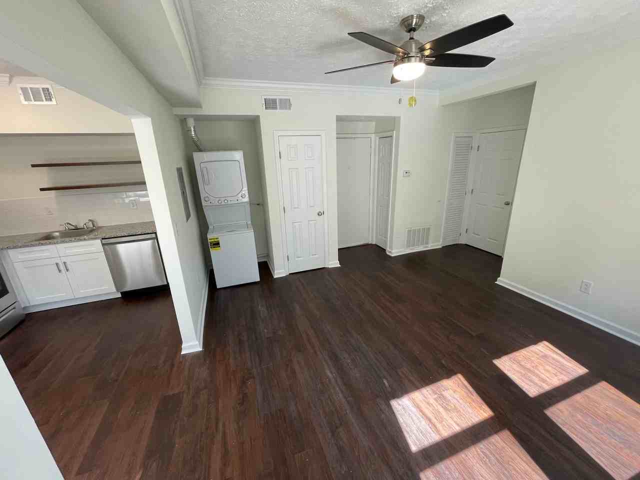 386 Parkway Apartments - Photo 4 of 13