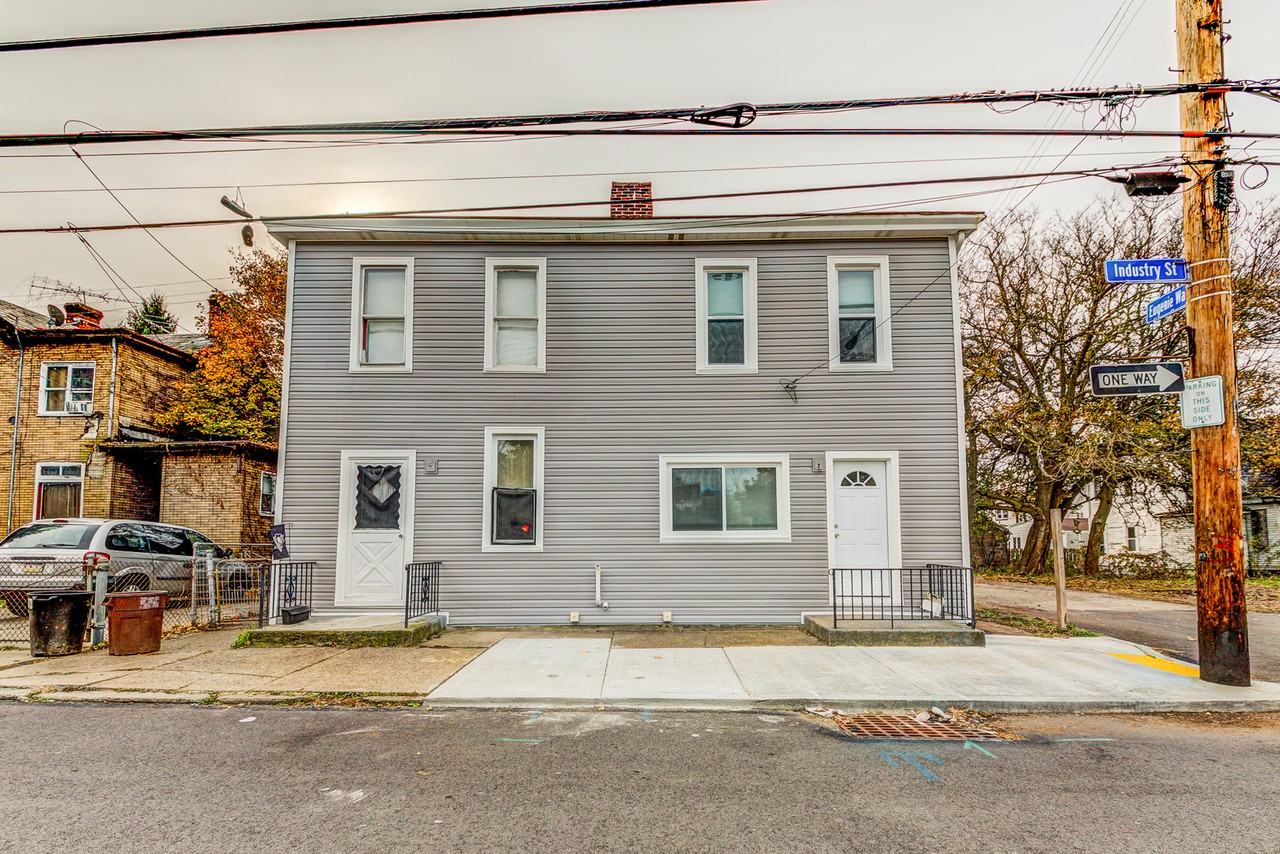714 Industry St - Photo 2 of 24
