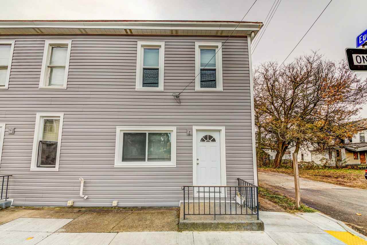 714 Industry St - Photo 3 of 24