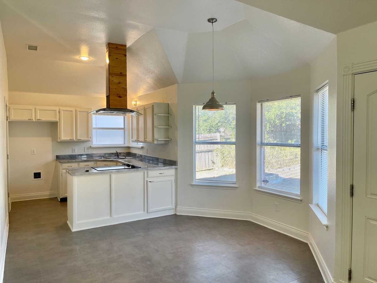 517 Meadowcrest Dr - Photo 4 of 13