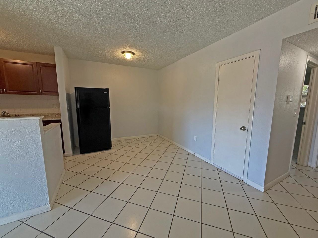 2 N Fernwood Ave #14 - Photo 2 of 16