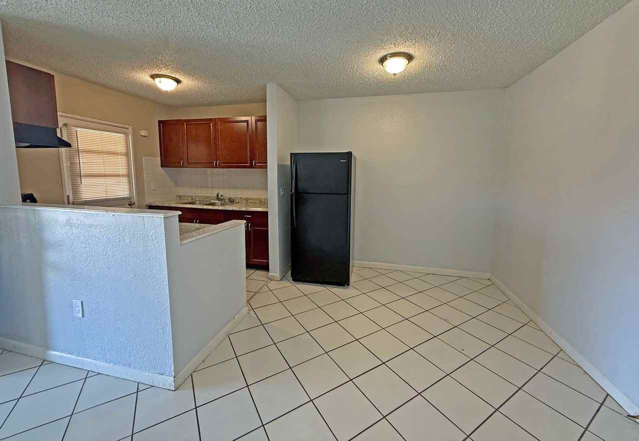 2 N Fernwood Ave #14 - Photo 3 of 16