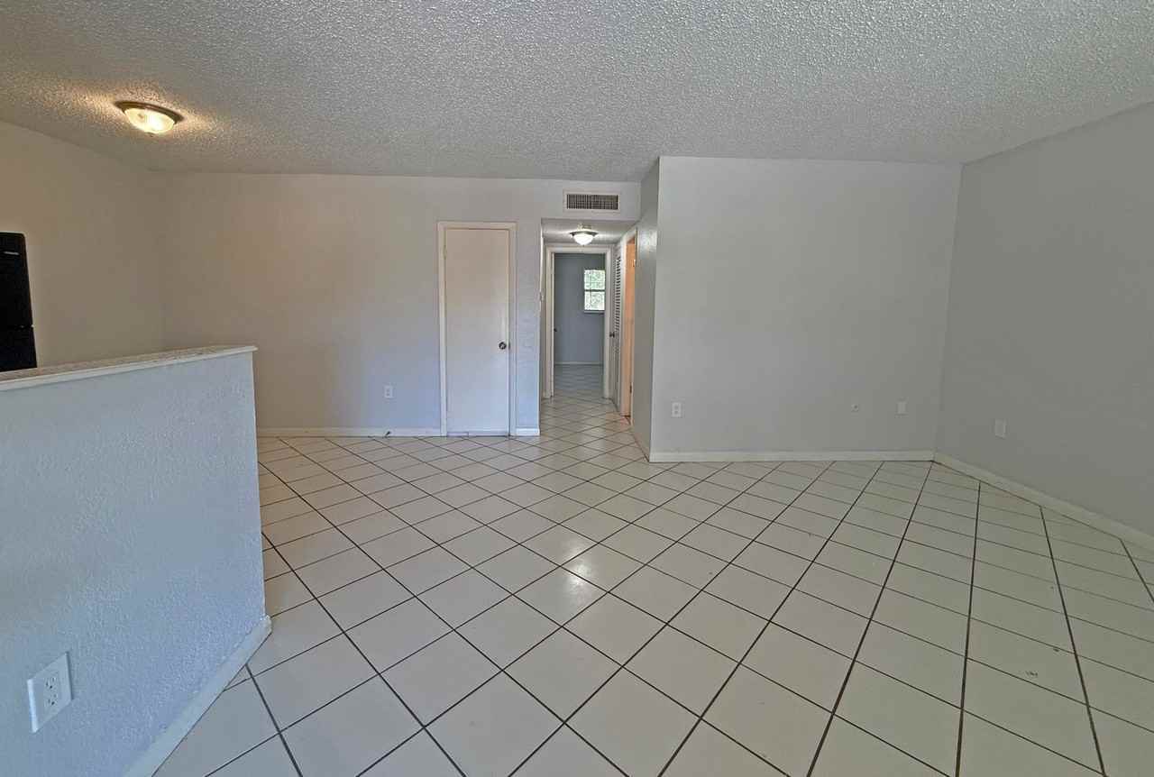 2 N Fernwood Ave #14 - Photo 4 of 16