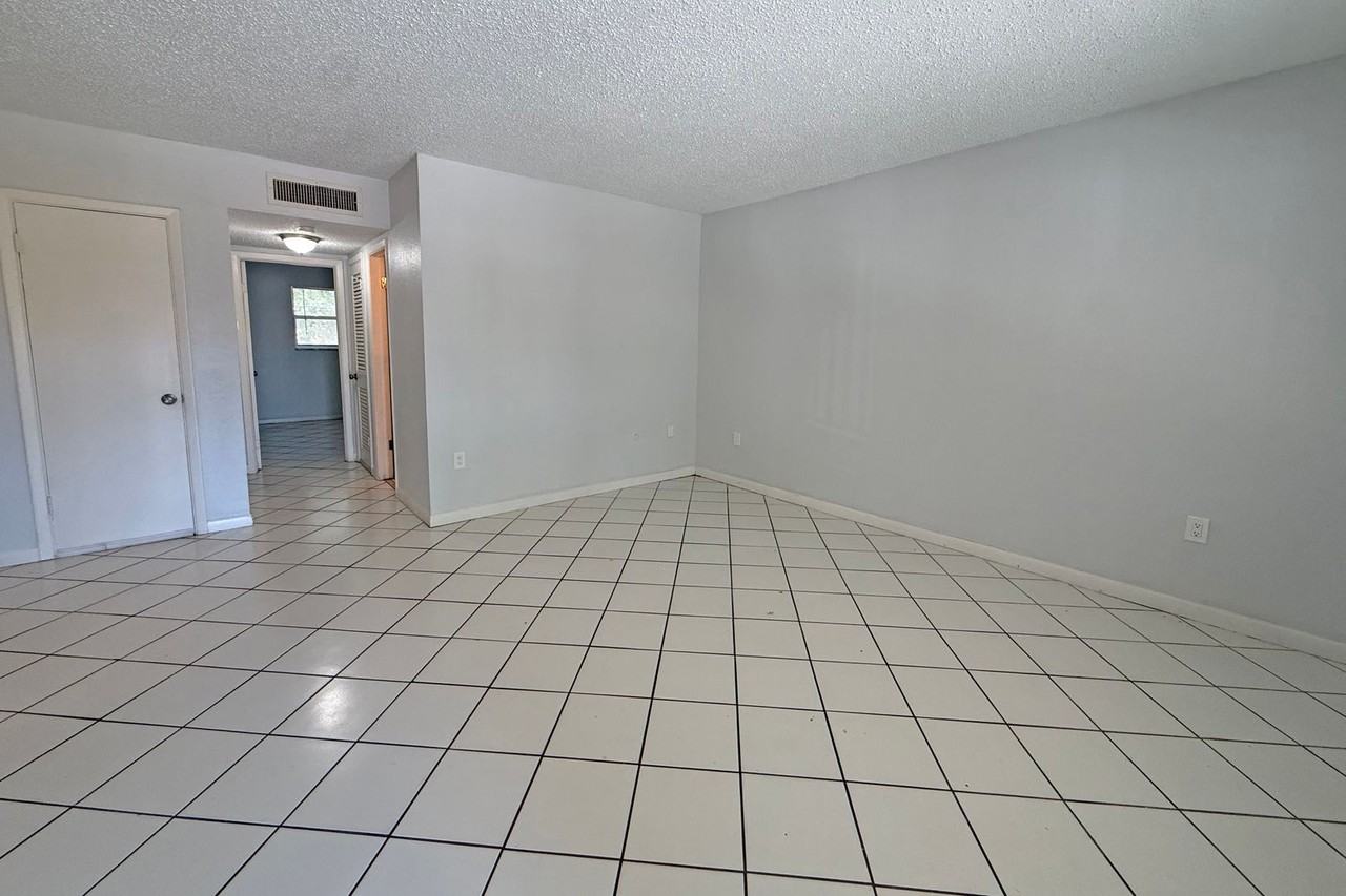 2 N Fernwood Ave #14 - Photo 5 of 16