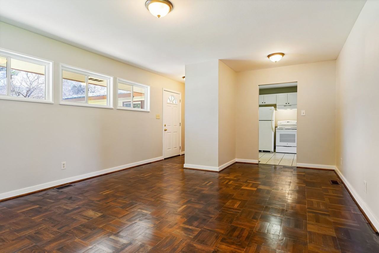 132 Woodside Dr - Photo 4 of 15