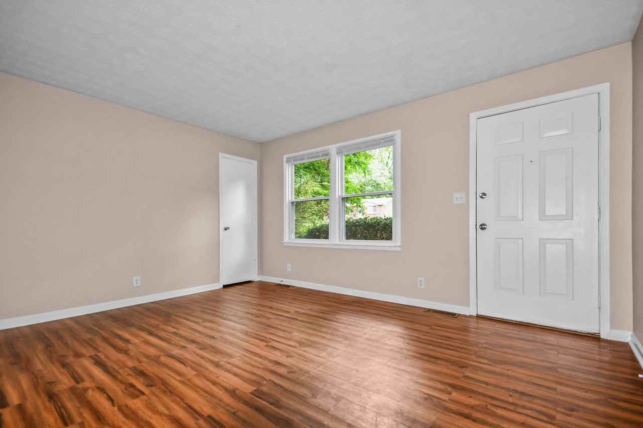 706 Kingsbury Rd - Photo 3 of 15