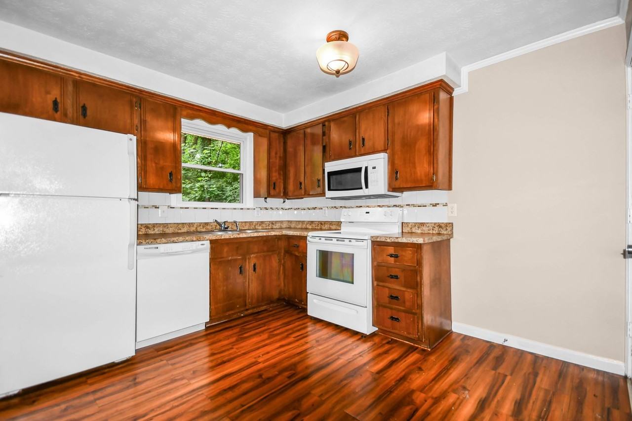 706 Kingsbury Rd - Photo 4 of 15