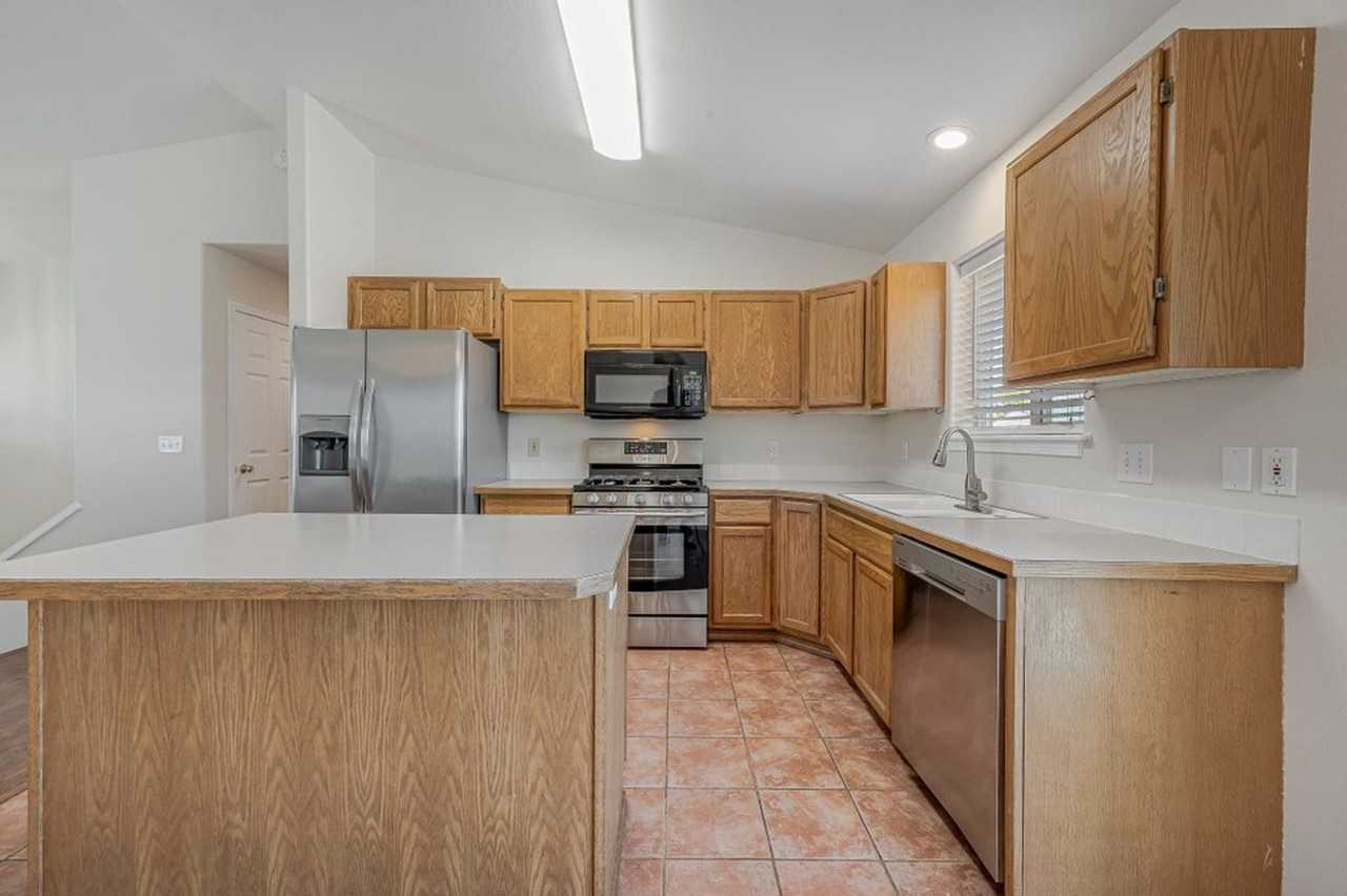 1179 W Cardinal Ave - Photo 7 of 24