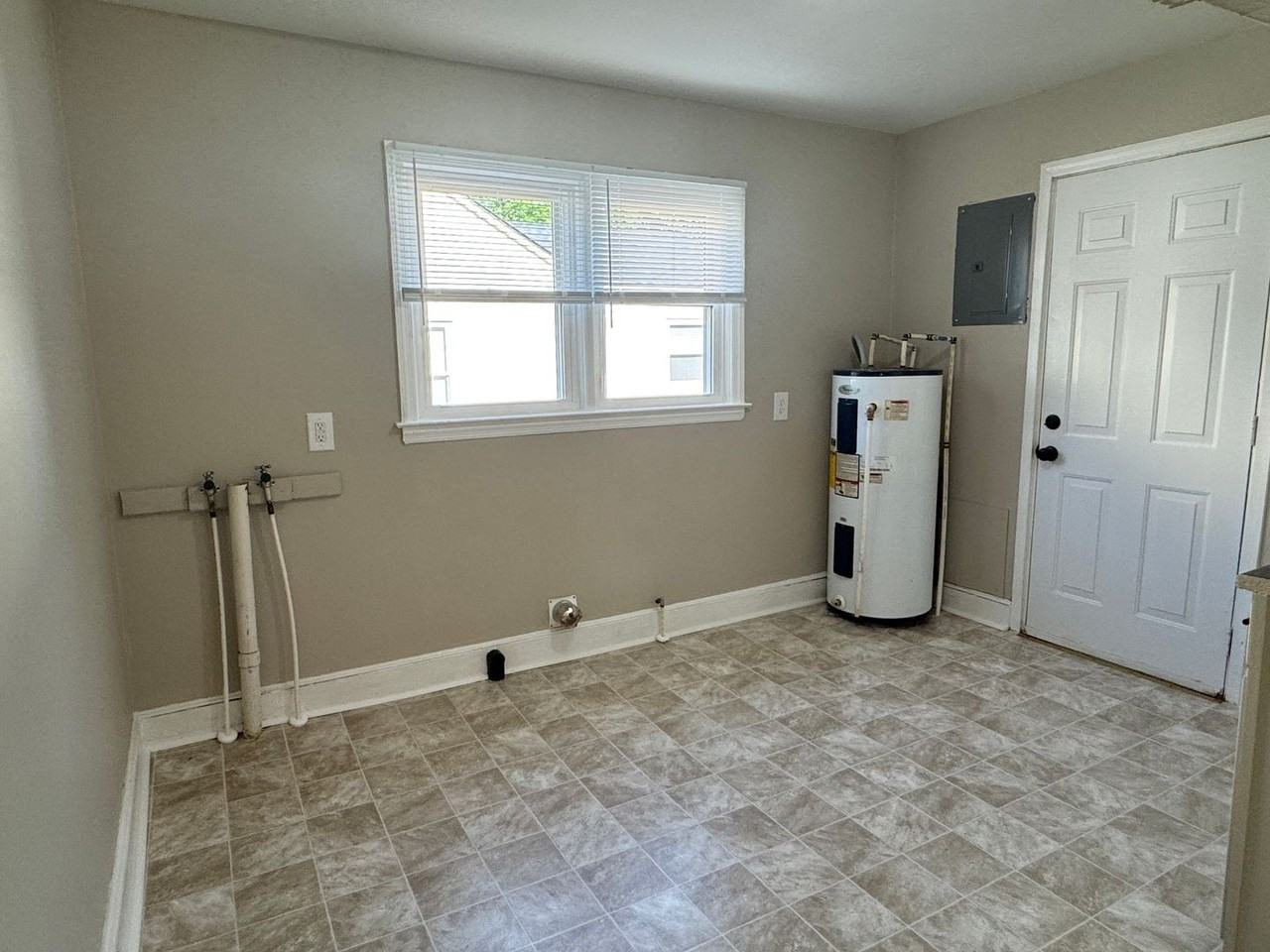 317 Craig St - Photo 6 of 16