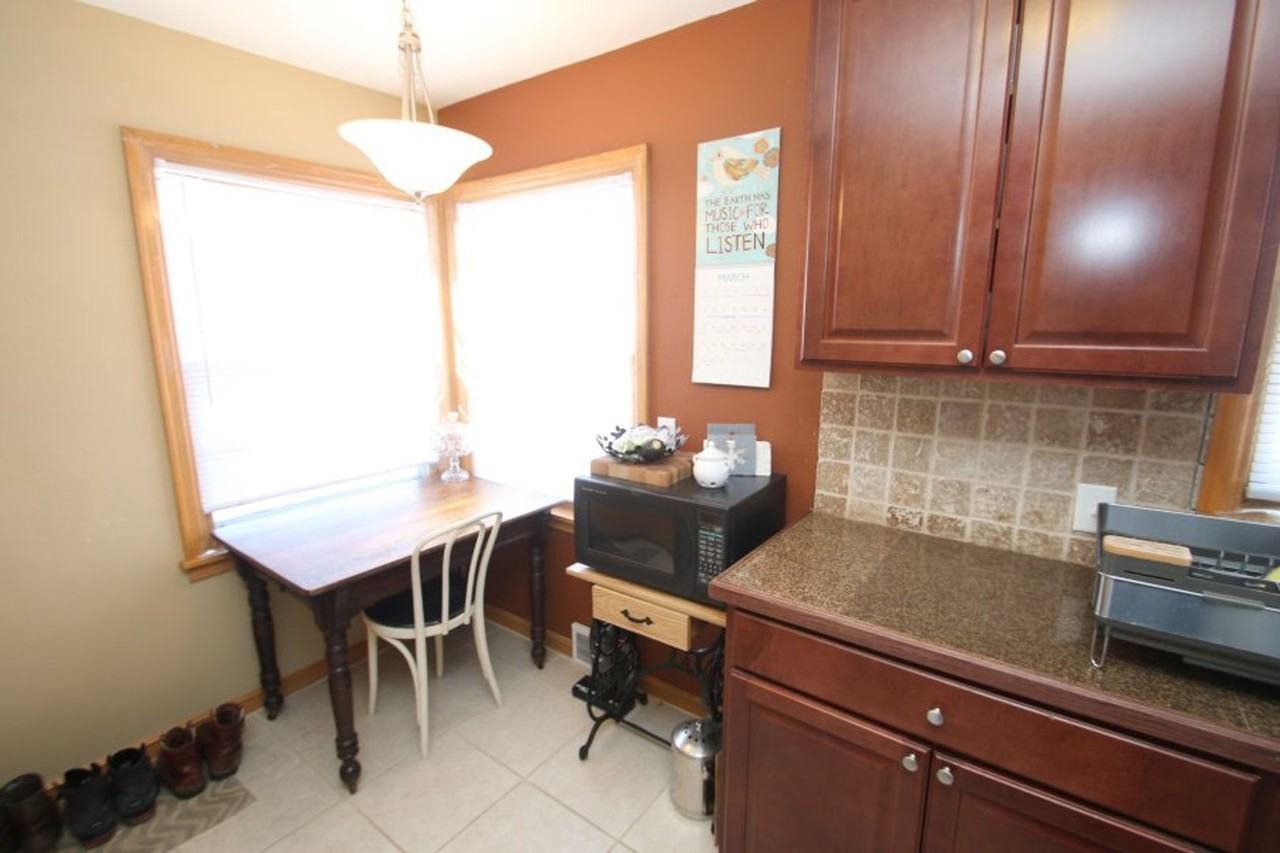 9105 W Park Hill Ave - Photo 2 of 8