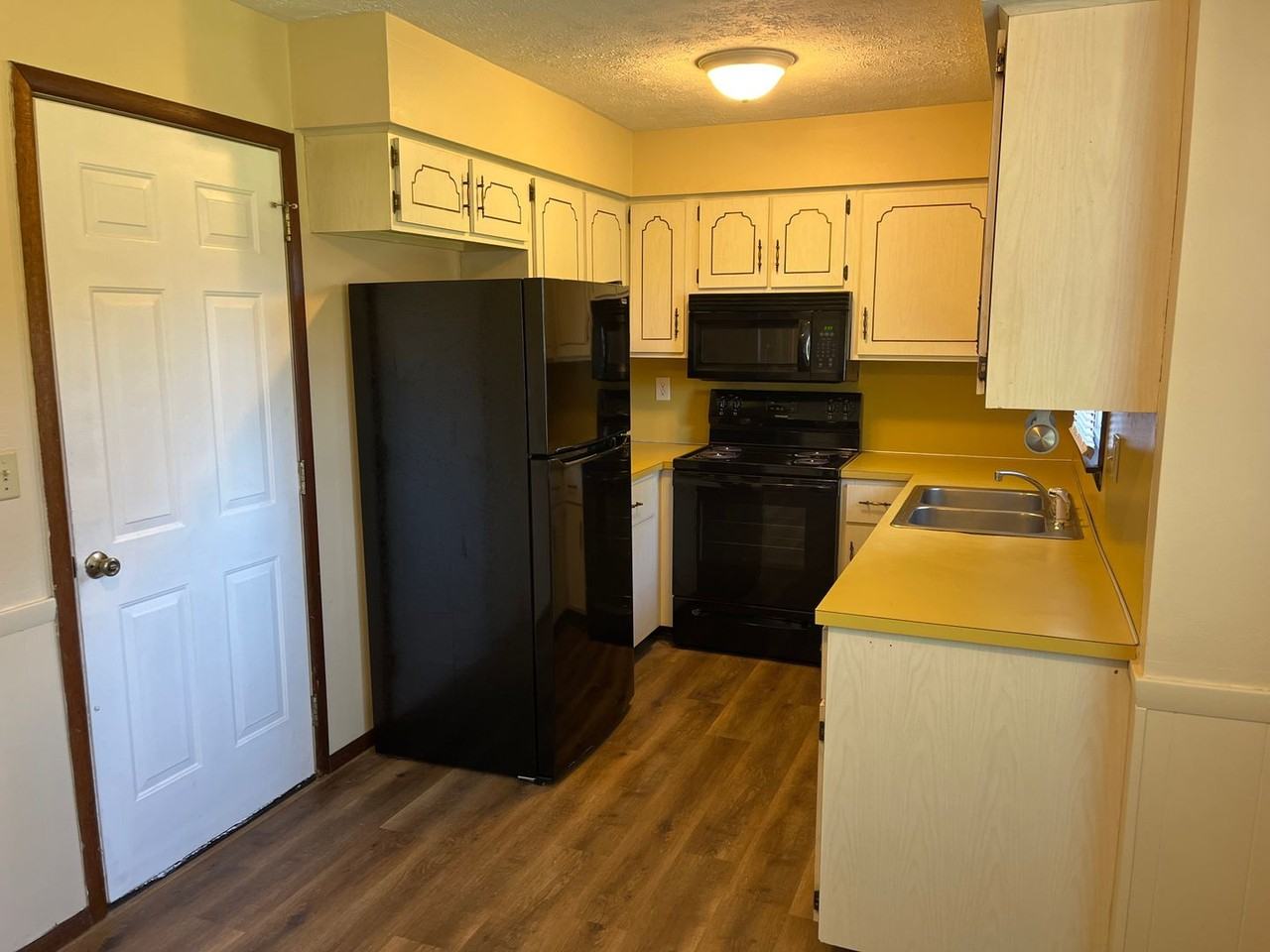 2935 S Roanoke Ave - Photo 3 of 18