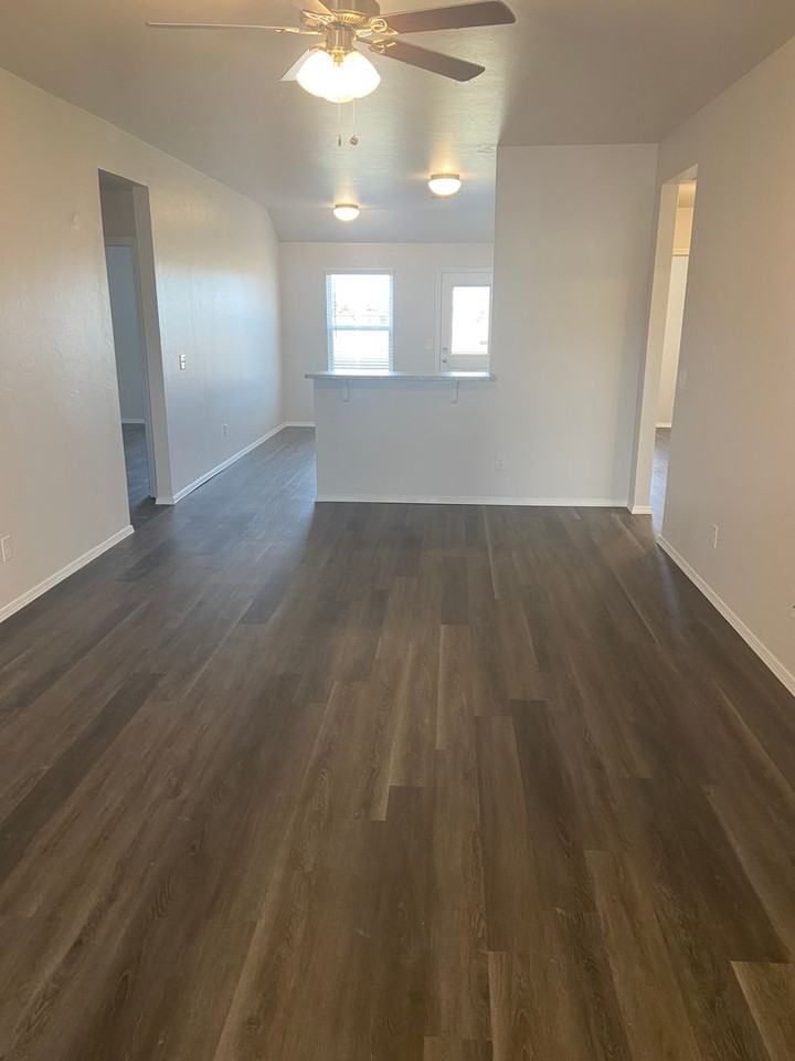 563 Se 3rd Pl - Photo 5 of 21