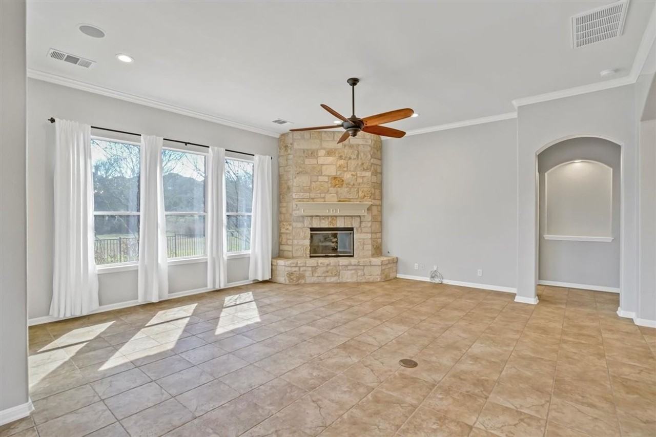 180 Harris Dr - Photo 4 of 22