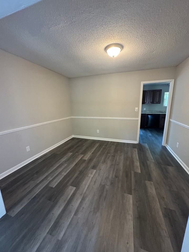 431 Valley Dr - Photo 3 of 17