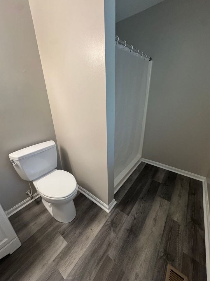431 Valley Dr - Photo 5 of 17