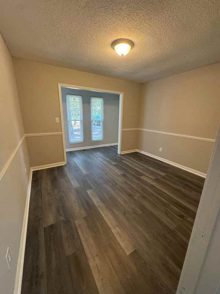 431 Valley Dr - Photo 6 of 17