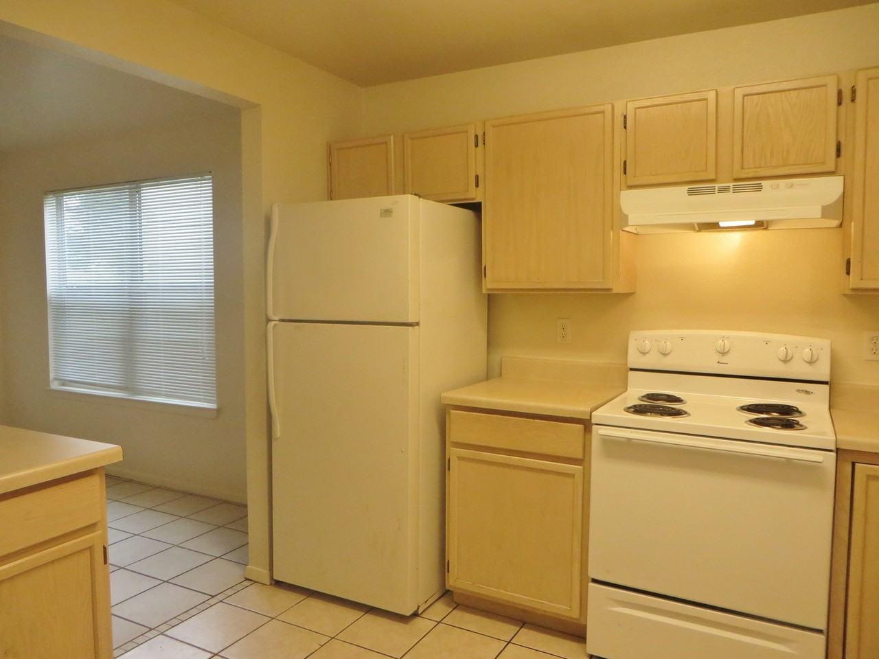 2216 Katy Ln Unit B - Photo 5 of 14
