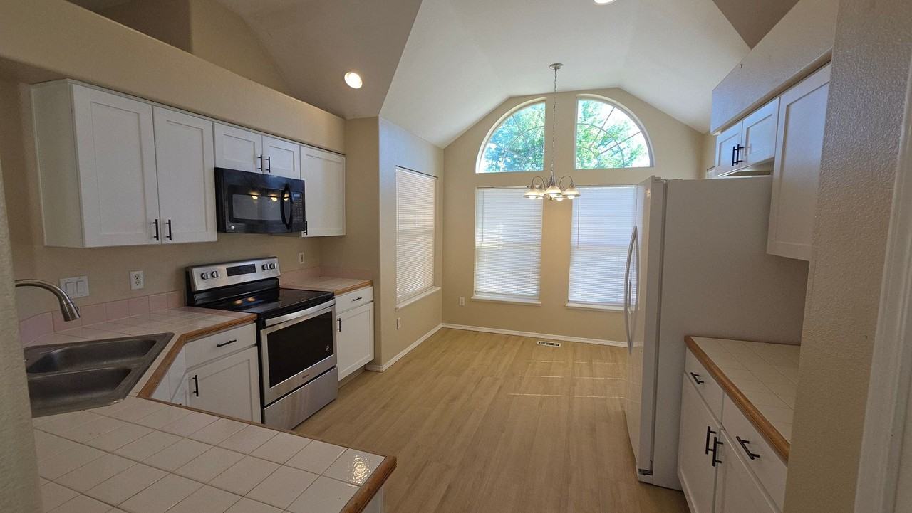 1329 Nutwood Dr - Photo 6 of 24