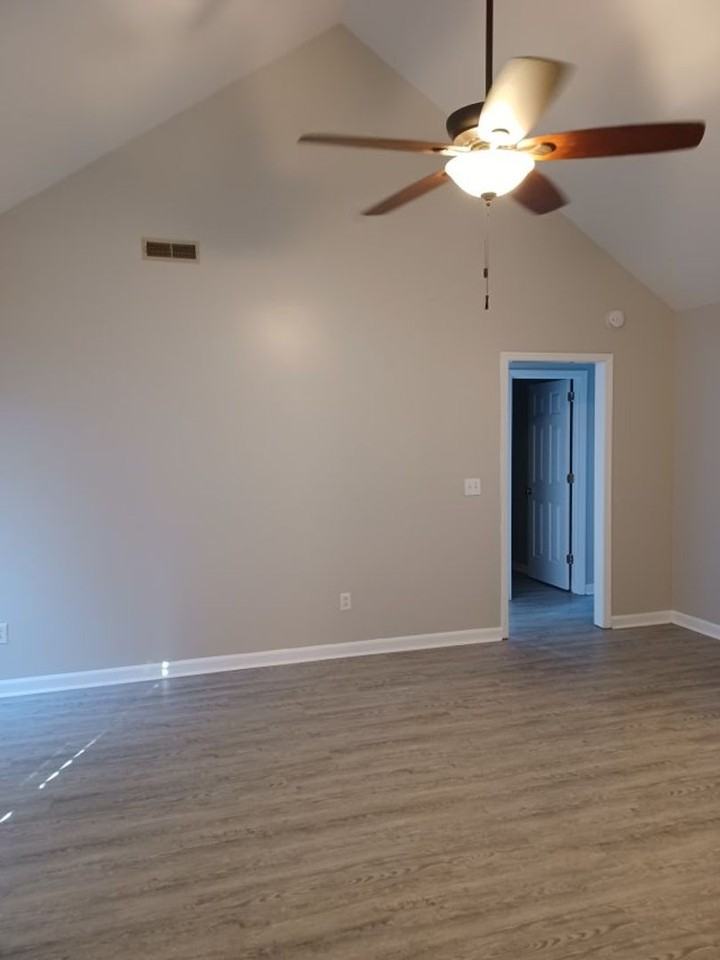 2860 Maple Cir - Photo 2 of 18