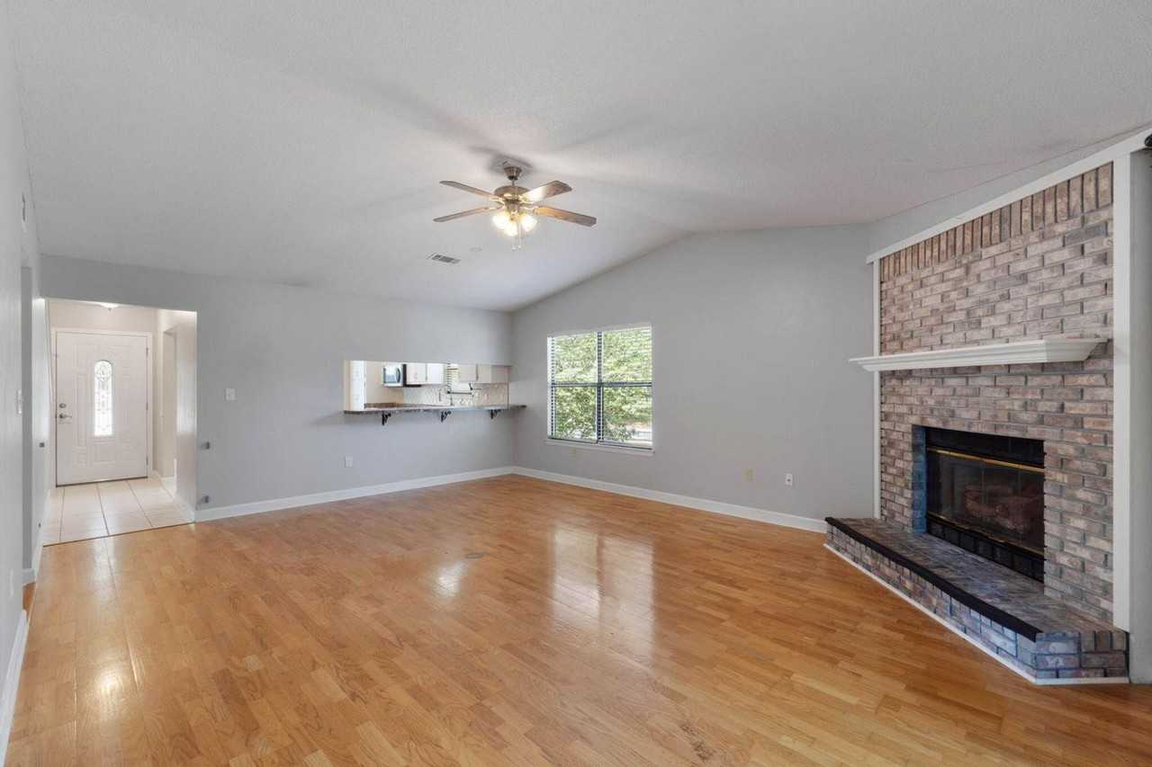 519 Matthew St - Photo 5 of 33
