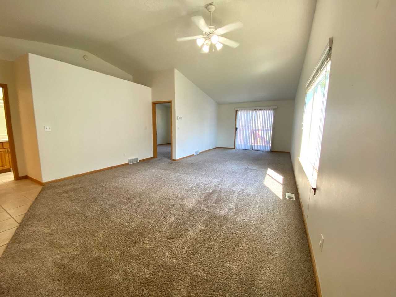 744 34th Ave W - Photo 5 of 31