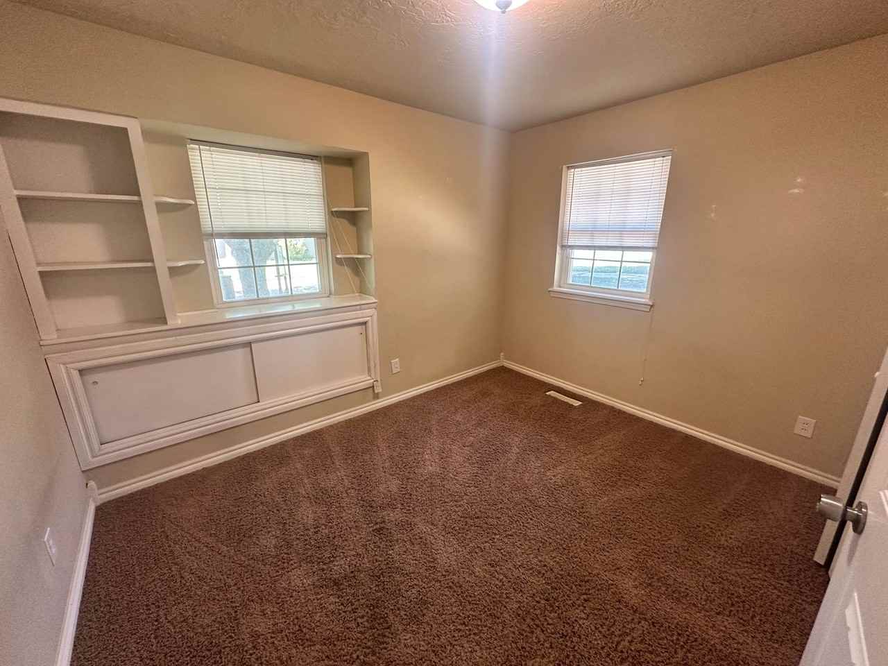 1613 Vine St - Photo 4 of 12