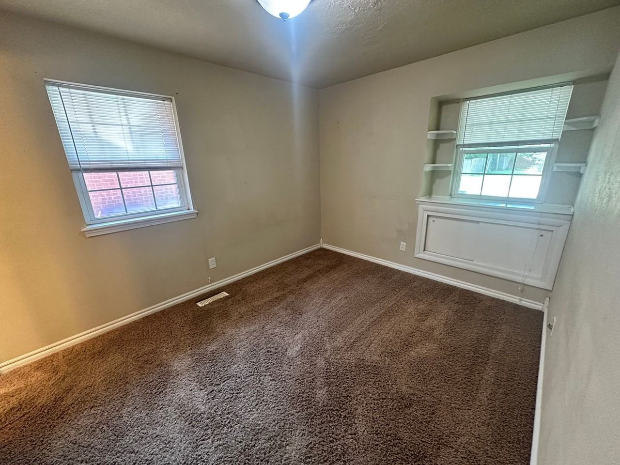 1613 Vine St - Photo 5 of 12