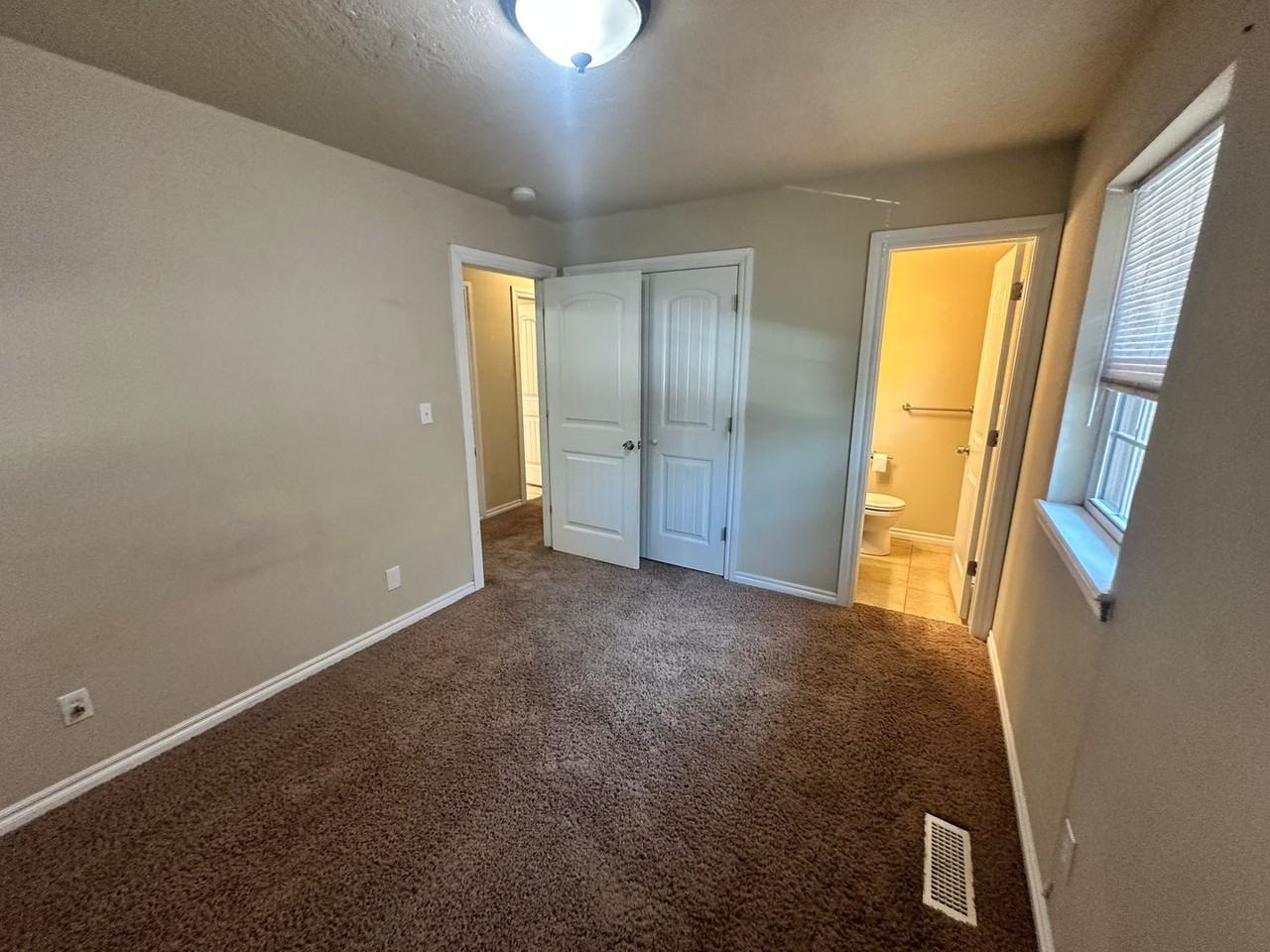 1613 Vine St - Photo 6 of 12