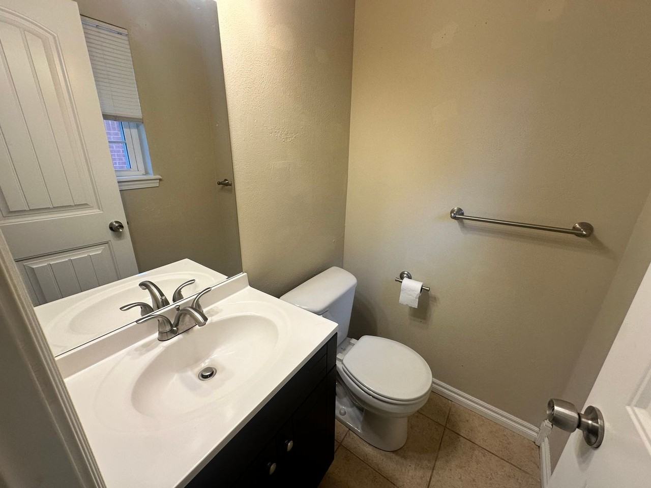 1613 Vine St - Photo 7 of 12