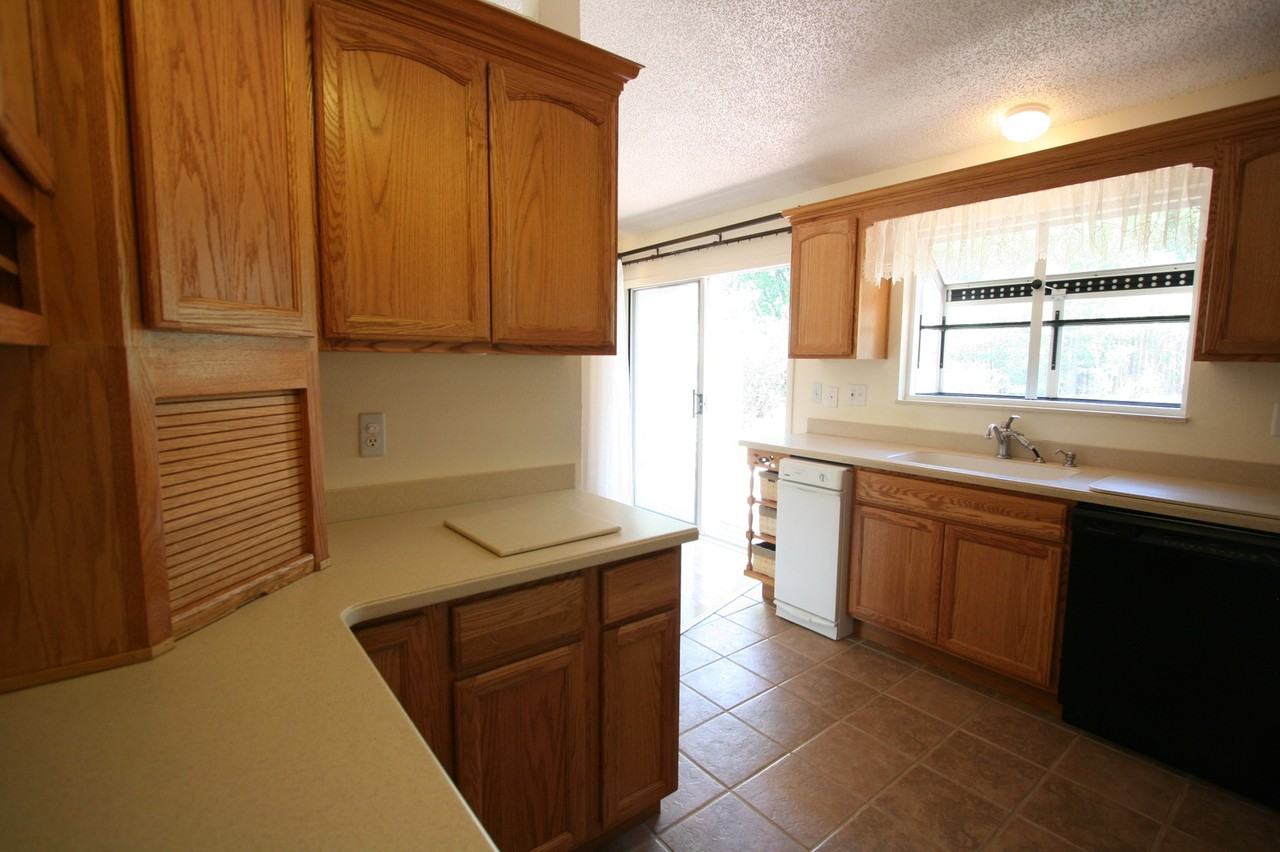 1092 Stanton St - Photo 6 of 16