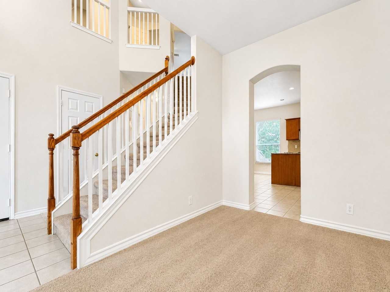 4970 Augusta Sq - Photo 5 of 22