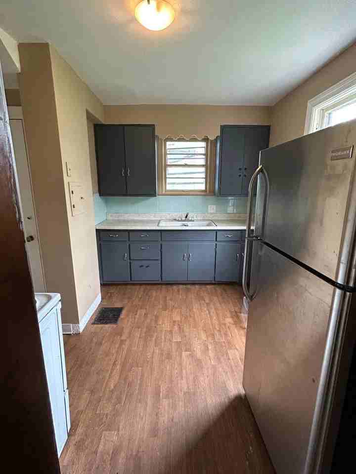 3730 S Harrison St - Photo 4 of 8