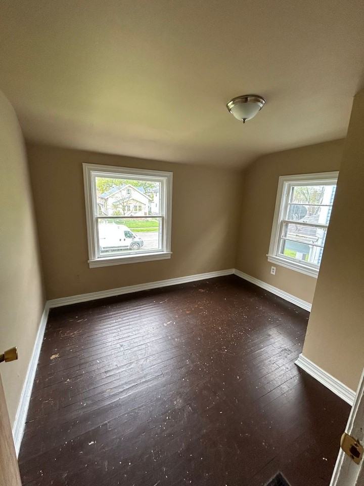 3730 S Harrison St - Photo 5 of 8