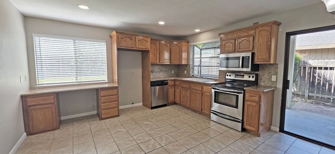 3100 Explorer Dr - Photo 6 of 38