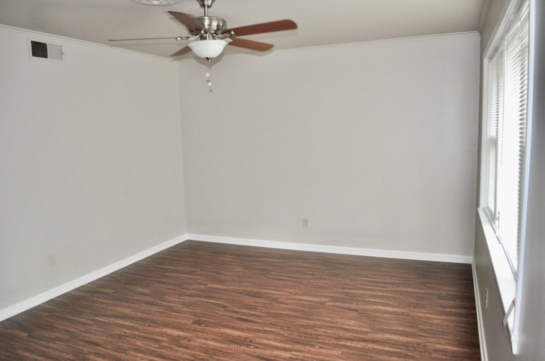1434 W Water St - Photo 3 of 19
