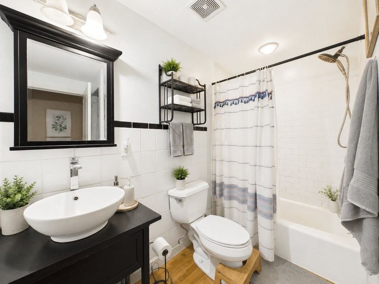 719 S 16th St #1F - Photo 5 of 18