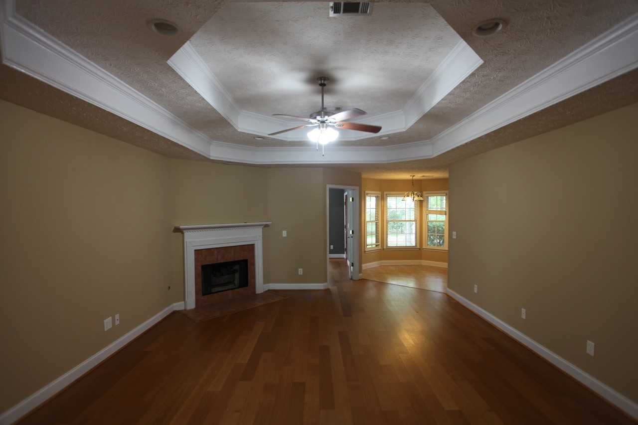 1704 Stone Pointe Dr - Photo 3 of 22