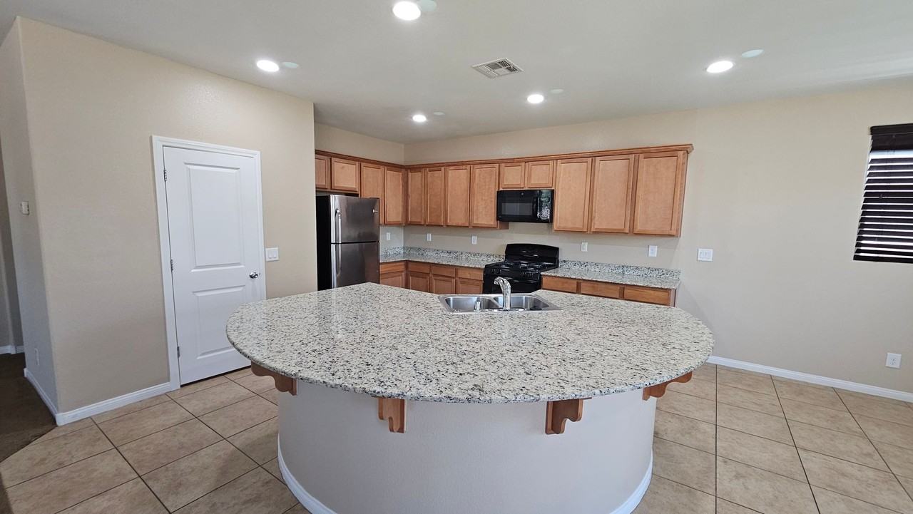 8685 Sparrow Desert Ave - Photo 6 of 29