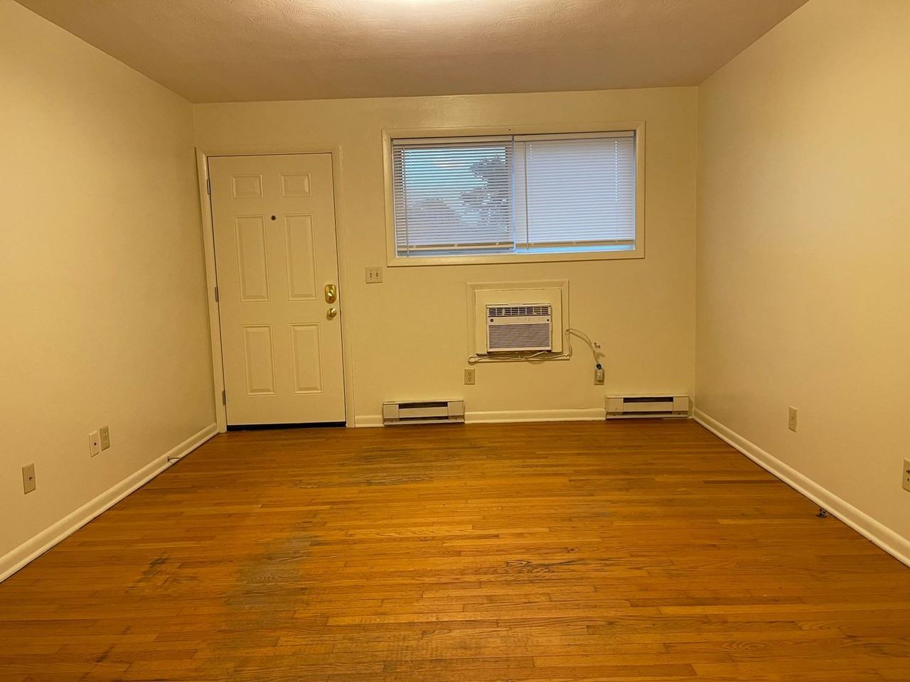 1751 Central Ave - Photo 5 of 8