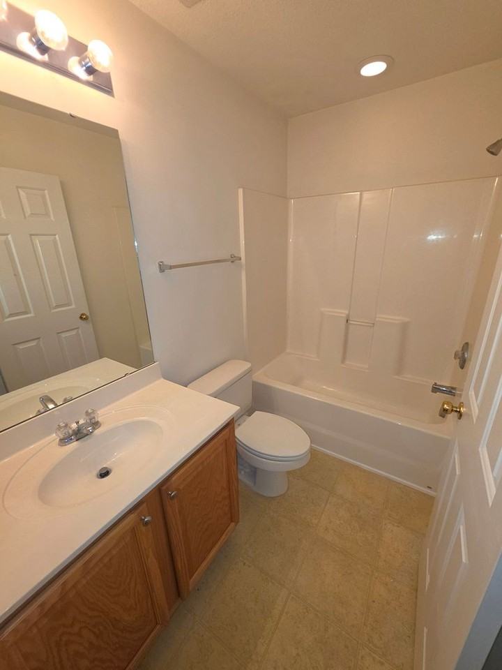 151 Chenoa Dr Unit C - Photo 4 of 18