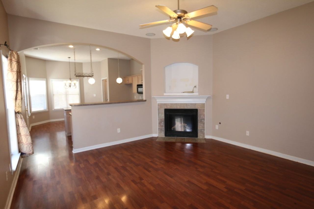 6955 Parkbrook Ln - Photo 3 of 17