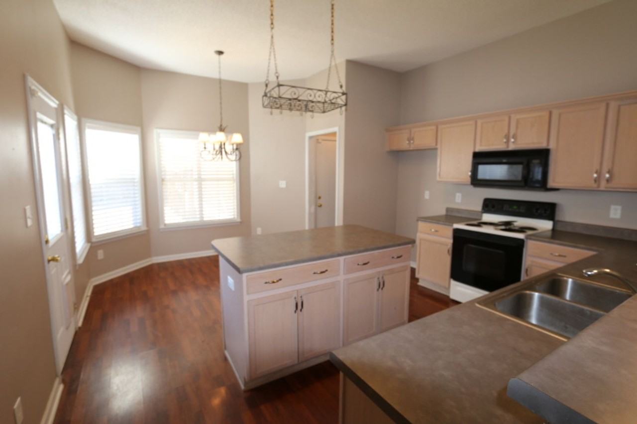 6955 Parkbrook Ln - Photo 6 of 17