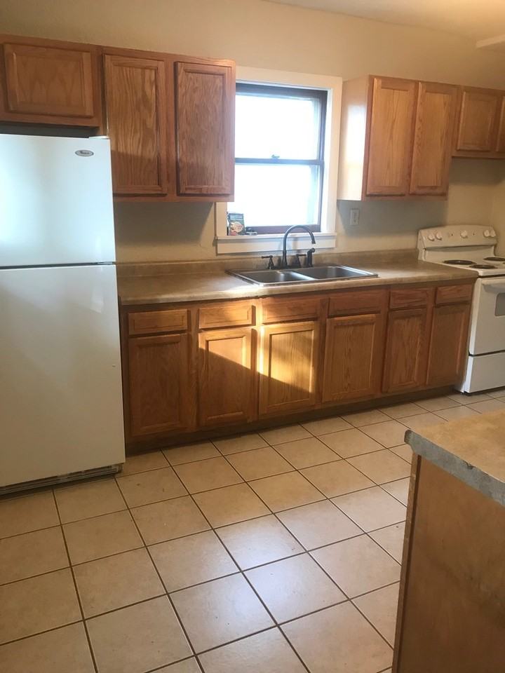 253 Queen Ave N