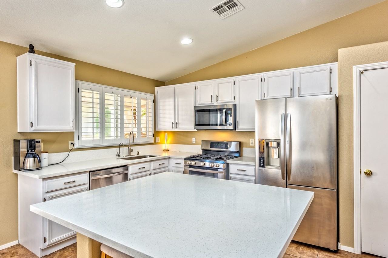 426 River Glider Ave - Photo 3 of 17