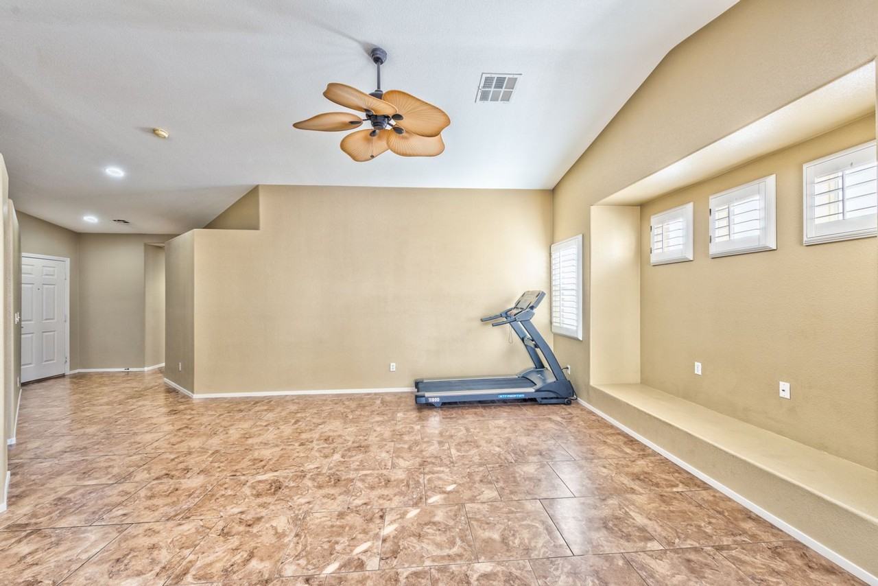 426 River Glider Ave - Photo 4 of 17