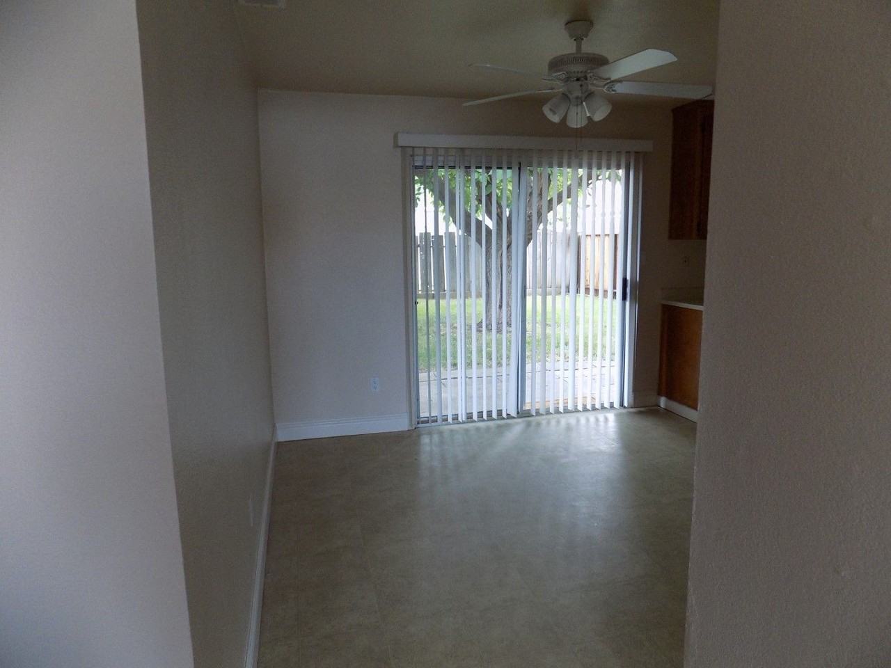 498 Hintz Ave - Photo 5 of 31