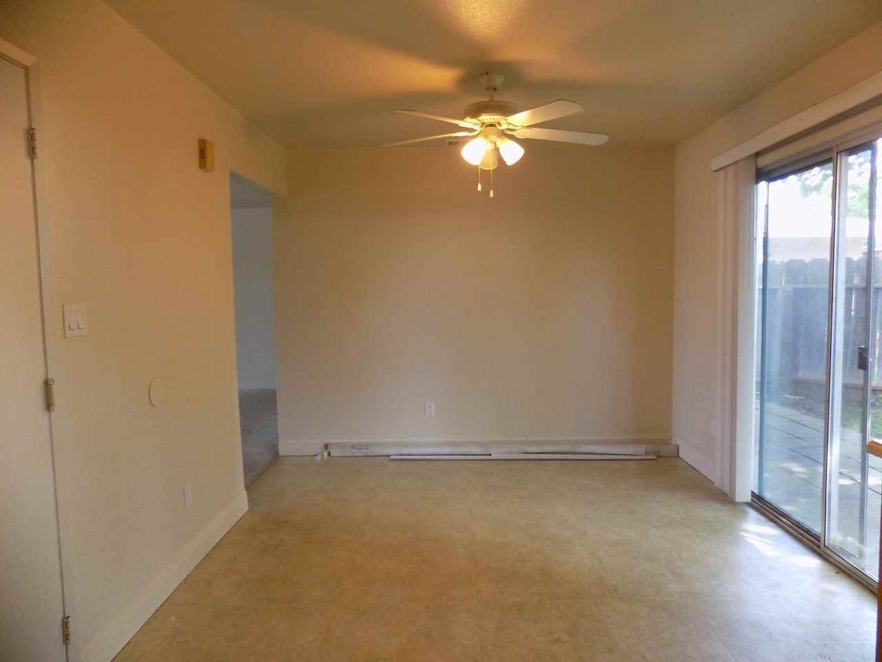 498 Hintz Ave - Photo 6 of 31