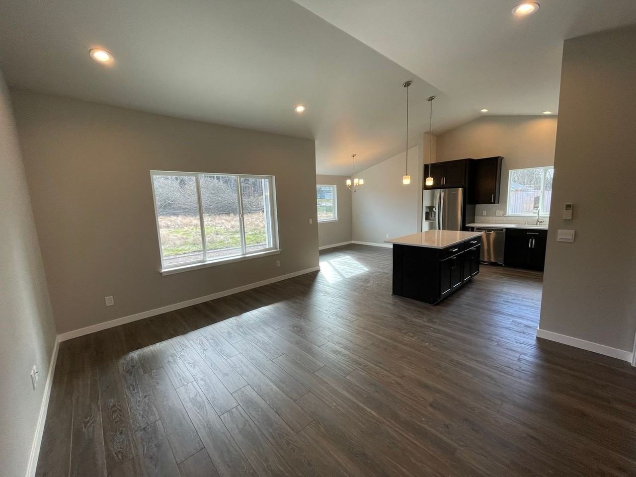 2707 Oakes Ave - Photo 5 of 25