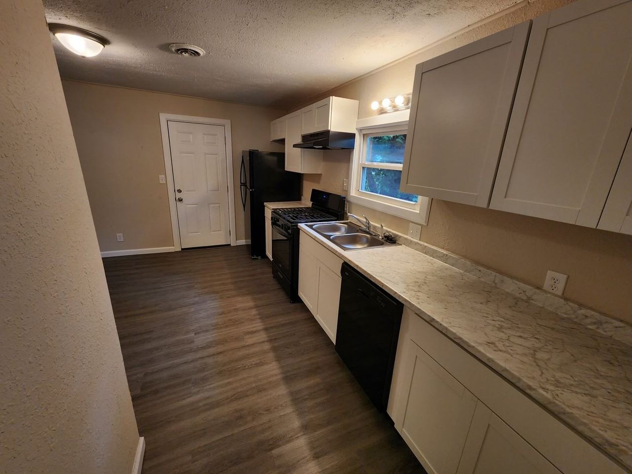 2345 N Prospect Ave - Photo 5 of 16